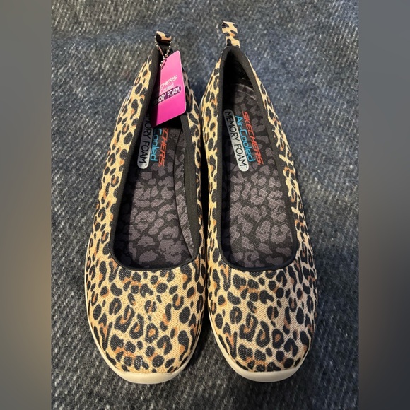 Skechers Memory Foam Air Cooled Leopard Slip On Size 8 NWT - Picture 2 of 8